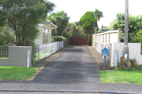 Photo of property in 30 Clinton Avenue, Te Atatu Peninsula, Auckland, 0610