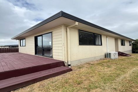 Photo of property in 1/4 Eulogy Place, Randwick Park, Auckland, 2105