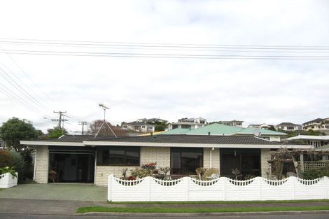 Photo of property in 1 Moulton Street, Moturoa, New Plymouth, 4310