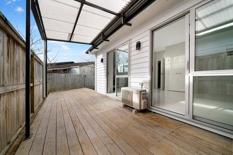 Photo of property in 4a Glenvil Lane, Te Atatu Peninsula, Auckland, 0610