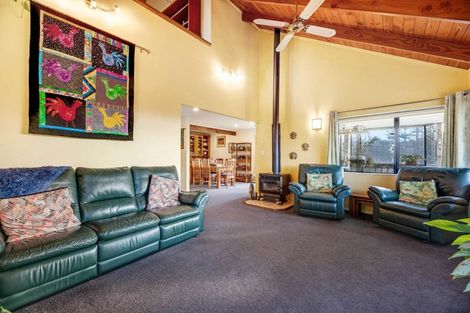 Photo of property in 11 North Way, Titirangi, Auckland, 0604