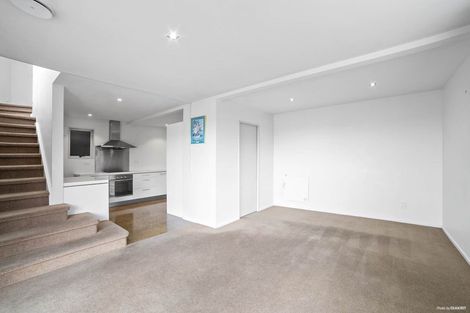 Photo of property in 1a Highgrove Lane, Totara Vale, Auckland, 0632