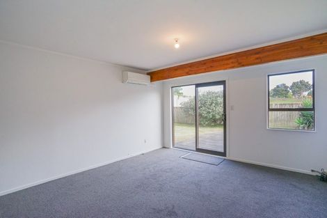 Photo of property in 2/21 Gloaming Place, Conifer Grove, Takanini, 2112