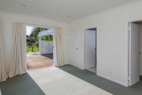 Photo of property in 180 Te Moana Road, Waikanae, 5036