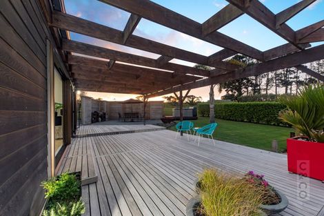 Photo of property in 206 Waitakere Road, Waitakere, Henderson, 0782