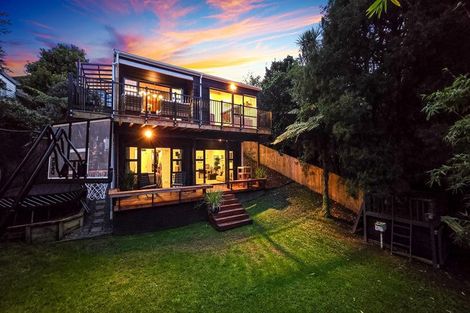 Photo of property in 2/21 Aorangi Place, Birkenhead, Auckland, 0626