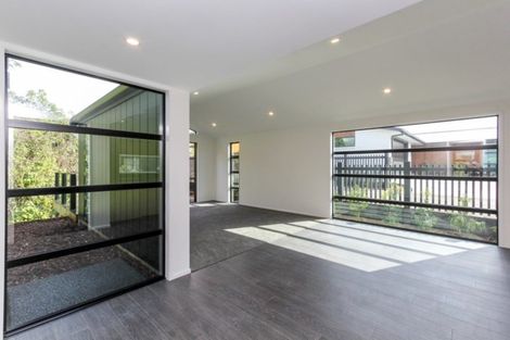 Photo of property in 11 Mackillop Way, Brooklands, New Plymouth, 4310