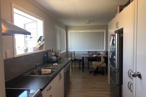 Photo of property in 17 Convair Crescent, Mangere, Auckland, 2022