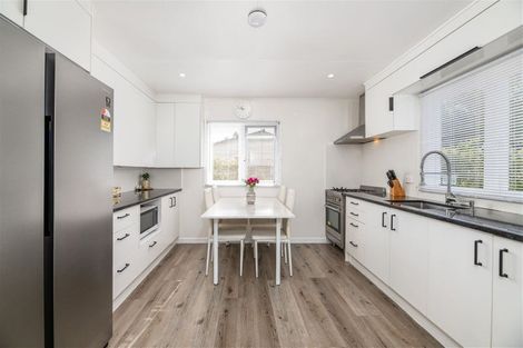 Photo of property in 2/176 Henderson Valley Road, Henderson, Auckland, 0612