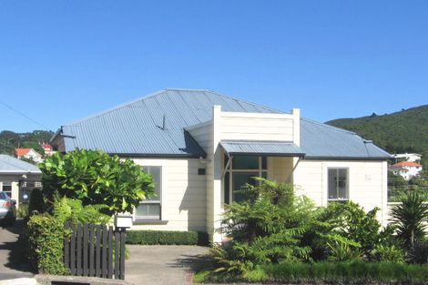 Photo of property in 52 Creswick Terrace, Northland, Wellington, 6012
