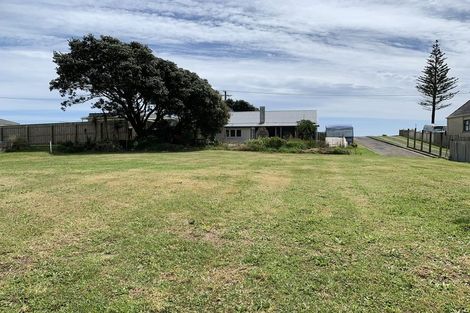 Photo of property in 64a Marine Parade, Otaki Beach, Otaki, 5512