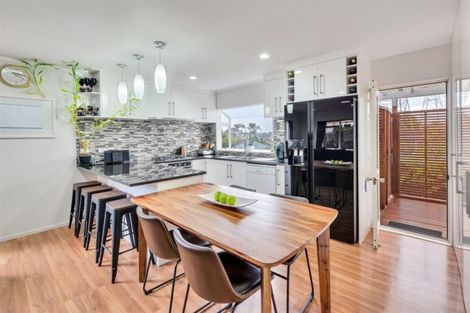 Photo of property in 13 Broadfield Street, Massey, Auckland, 0614