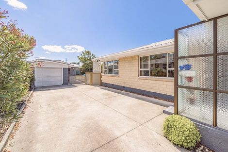 Photo of property in 6 Laing Crescent, Heathcote Valley, Christchurch, 8022