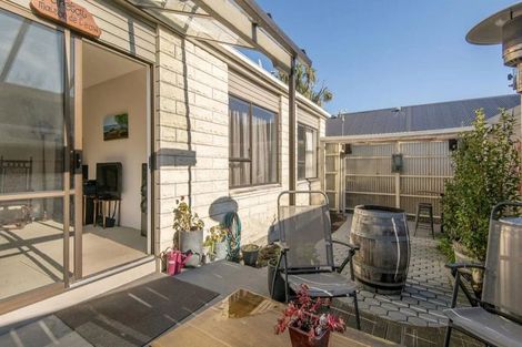 Photo of property in 2/92 North Avon Road, Richmond, Christchurch, 8013