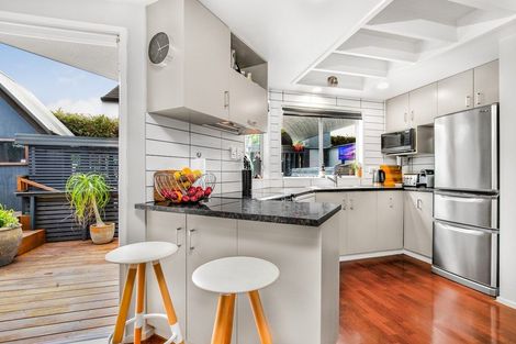 Photo of property in 10a Currey Crescent, Milford, Auckland, 0620