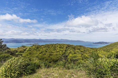 Photo of property in 52 Miles Crescent, Newlands, Wellington, 6037