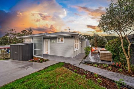 Photo of property in 2 Lowtherhurst Road, Massey, Auckland, 0614