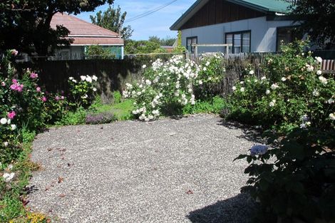Photo of property in 37 Macandrew Road, South Dunedin, Dunedin, 9012