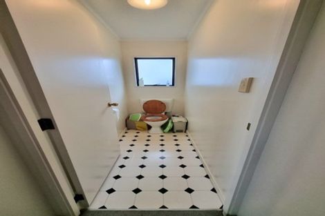 Photo of property in 3/21 Te Atatu Road, Te Atatu South, Auckland, 0610