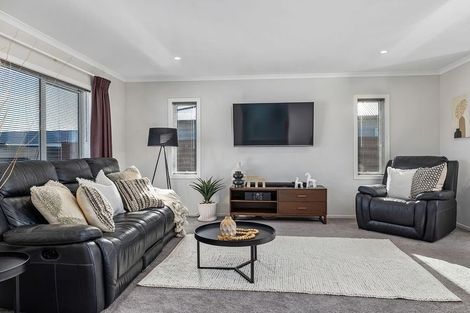 Photo of property in 12 Austin Reid Avenue, Carterton, 5713