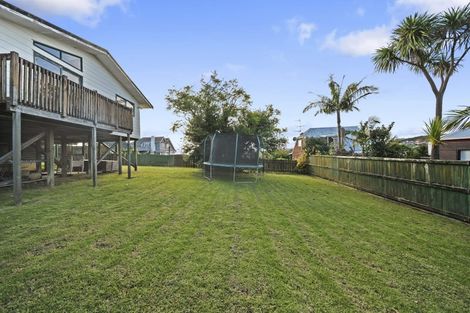 Photo of property in 27 Orams Road, Hillpark, Auckland, 2102