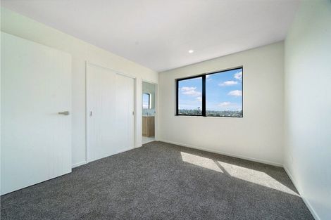 Photo of property in 2/16 Hewlett Road, Massey, Auckland, 0614