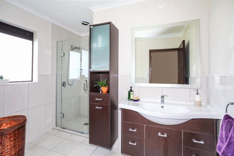 Photo of property in 6 Tremen Place, Pukekohe, 2120