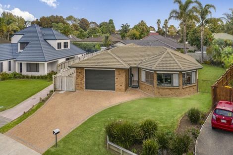 Photo of property in 70 Lothian Brae, Wattle Downs, Auckland, 2103