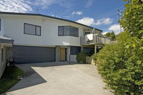 Photo of property in 10 Carl Place, Unsworth Heights, Auckland, 0632