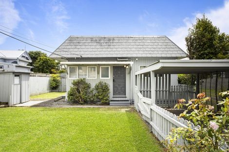 Photo of property in 1/2a Eskdale Road, Birkdale, Auckland, 0626