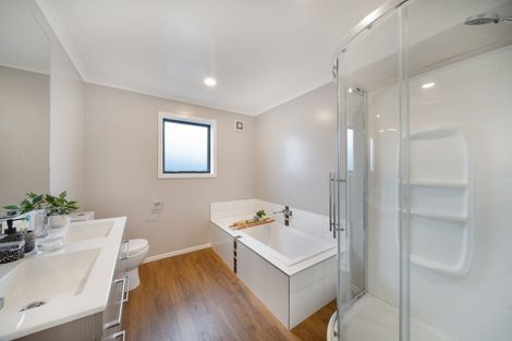 Photo of property in 85 Spenmoor Street, Newlands, Wellington, 6037