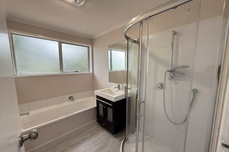 Photo of property in 20 Becker Drive, Weymouth, Auckland, 2103
