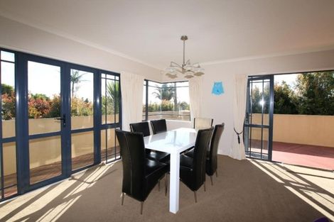 Photo of property in 7a Roberts Road, Glenfield, Auckland, 0629