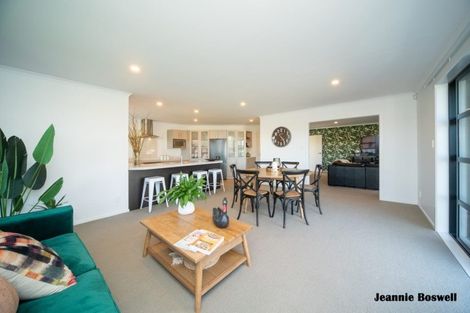 Photo of property in 8 Medallion Court, Kelvin Grove, Palmerston North, 4414