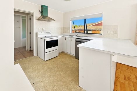 Photo of property in 1/81 Aviemore Drive, Highland Park, Auckland, 2010
