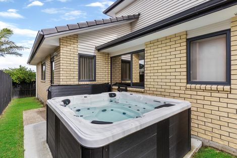 Photo of property in 12 Beatrice Place, Flat Bush, Auckland, 2016