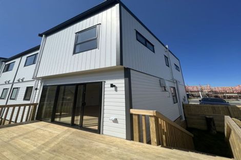 Photo of property in 41b Crestview Rise, Papakura, 2110