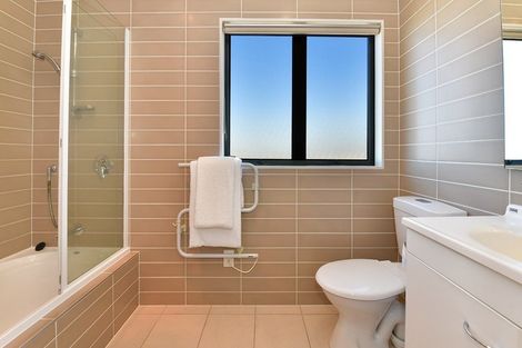 Photo of property in 41/22 Northcross Drive, Oteha, Auckland, 0632