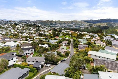 Photo of property in 1/15 Bloomsbury Grove, Newlands, Wellington, 6037