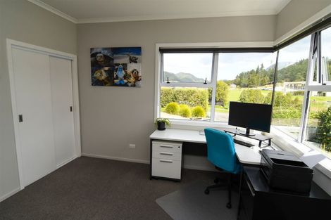 Photo of property in 25 Admiralty Place, Waikawa, Picton, 7220