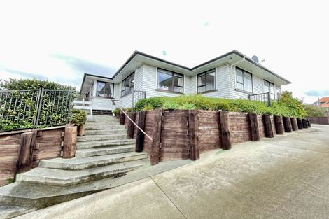Photo of property in 10 Fenton Terrace, Cockle Bay, Auckland, 2014