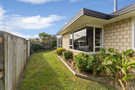 Photo of property in 6 Daniel Place, Kelvin Grove, Palmerston North, 4414