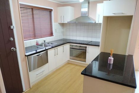 Photo of property in 19 Tomintoul Place, Highland Park, Auckland, 2010