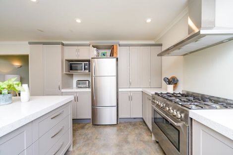 Photo of property in 100 Summerhill Drive, Fitzherbert, Palmerston North, 4410