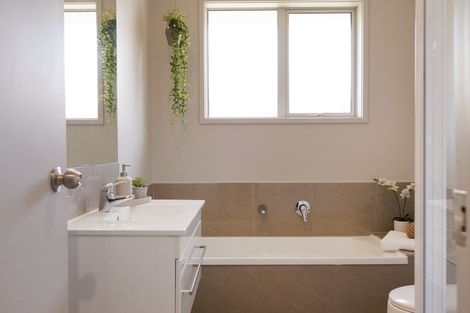 Photo of property in 9a Dickson Road, Papamoa Beach, Papamoa, 3118