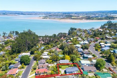 Photo of property in 9 Rosecamp Road, Beach Haven, Auckland, 0626