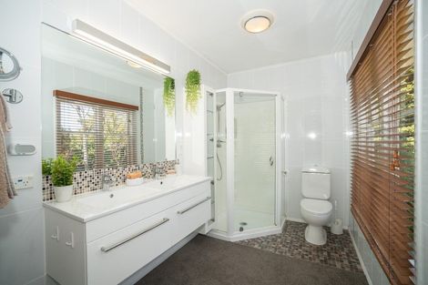 Photo of property in 24 Fraser Court, Roslyn, Palmerston North, 4414