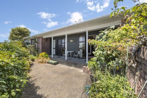 Photo of property in 8 La Salle Drive, Westown, New Plymouth, 4310