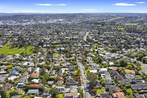 Photo of property in 26 Selwyn Crescent, Forrest Hill, Auckland, 0620