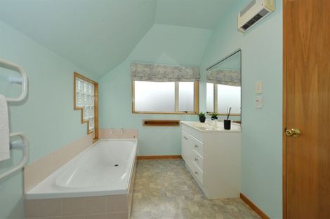 Photo of property in 10a Oberg Lane, Westmorland, Christchurch, 8025